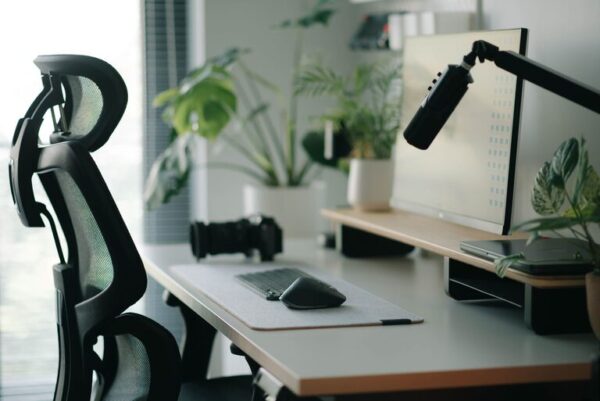 Tips for Choosing a Comfortable Desk Chair for Your Workspace