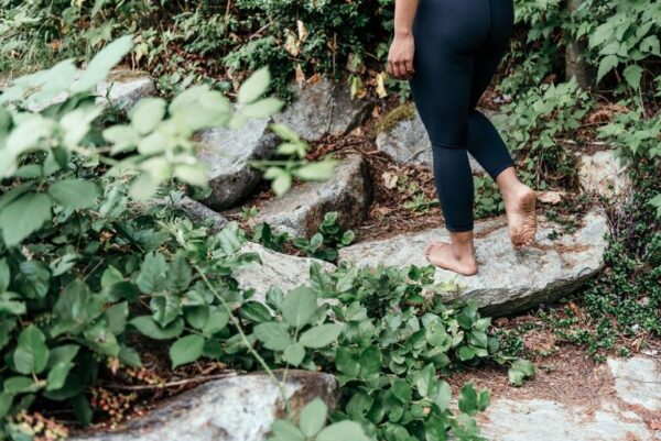 Beginner Guide to Mindful Walking: How to Start and Benefits